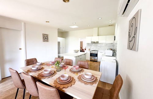 Parkside House | Family-Friendly Villa in Unley: Top-Rated Near Cafes & Parks
