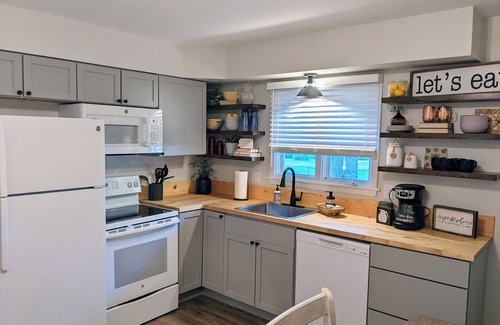 Manhattan House | Welcoming Blue Jay Ranch House Near KSU Stadium