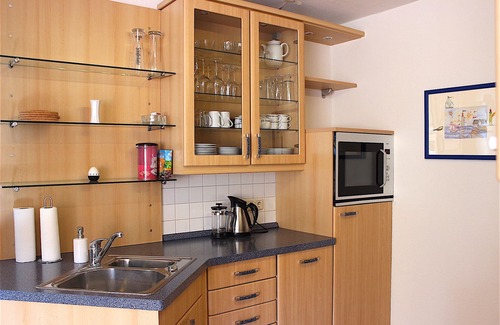 Alt Gaarz Villa | Cozy Family Apartment with Lagoon View Near Baltic Sea
