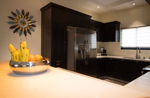 Ocho Rios House | Family-Friendly Contemporary Home with Rooftop Terrace
