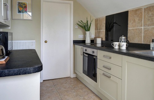 Ampney Crucis House | Family-Friendly Cotswold Retreat with Pool & Local Attractions