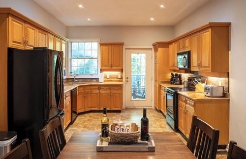 Grand Bend Cottage | Perfect Family Cottage in Southcott Pines | 700m to Beach