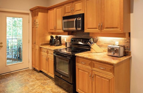 Grand Bend Cottage | Perfect Family Cottage in Southcott Pines | 700m to Beach
