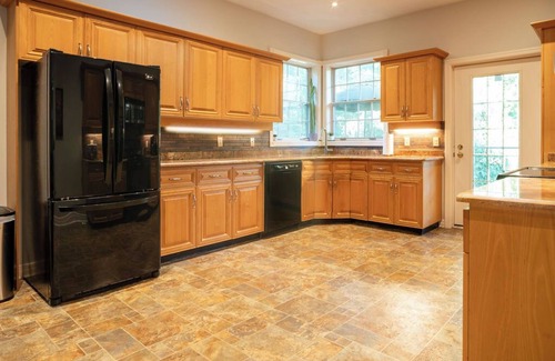 Grand Bend Cottage | Perfect Family Cottage in Southcott Pines | 700m to Beach