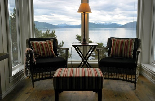 Strandvik House | Family-Friendly Cottage with Ocean Views and Pool Access