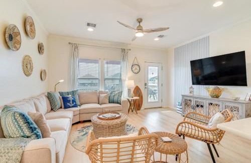 Crystal Beach House | Pet-Friendly Crystal Beach Home Steps from the Ocean