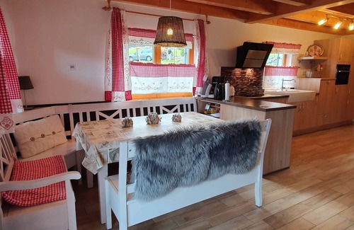 Lechbruck House | Casa Bavaria: Pet-Friendly Retreat with Pool & Family Fun
