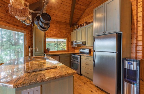 Seguin Cottage | Perfect Family Escape in Sucker Bay, Lake Rosseau Awaits!