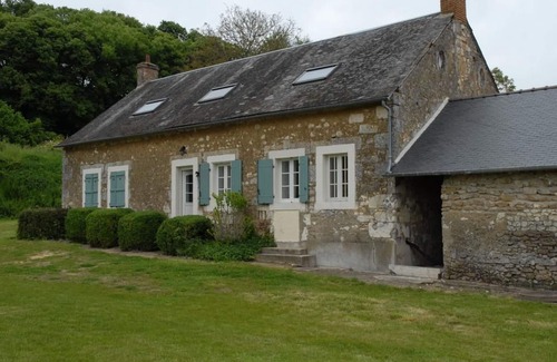 Pontvallain Cottage | Relaxing Gite Pontvallain: Perfect for Families with Spa