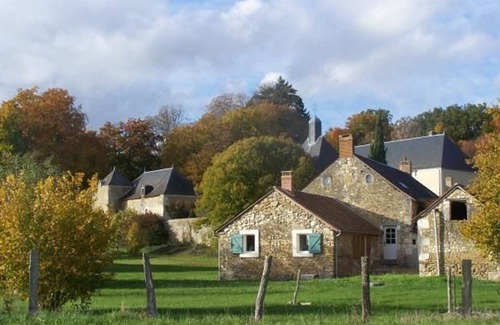 Pontvallain Cottage | Relaxing Gite Pontvallain: Perfect for Families with Spa