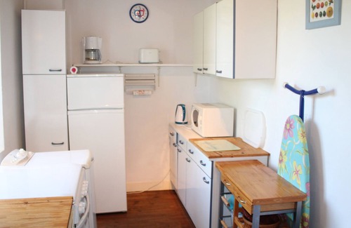 Vayres Cottage | Family Friendly Gite with Heated Pool and Fishing Lake