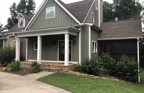 Hartwell House | Family-Friendly Retreat with Grill, Kayaks & Game Room