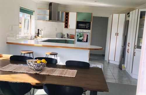 Papamoa Beach House | Ideal Family Retreat with Ocean Views and Pet-Friendly Perks