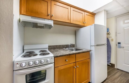Seabreeze Park Hotel | Family-Friendly Haven | Ocean Views Near Shops & Coastal Attractions | 2 Units