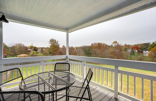 Mainland House | Family-Friendly Retreat Near Downtown Hatfield - Kids Welcome!