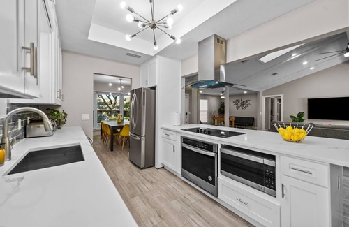 Richardson House | Family Friendly, Heated Pool Spa, 2 King Beds, Games, Grill, Cornhole, Foosball