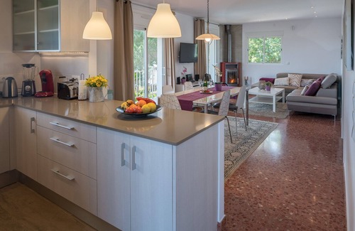 El Mas Mora House | Family-Friendly Holiday Home with Ocean Views & Private Pool
