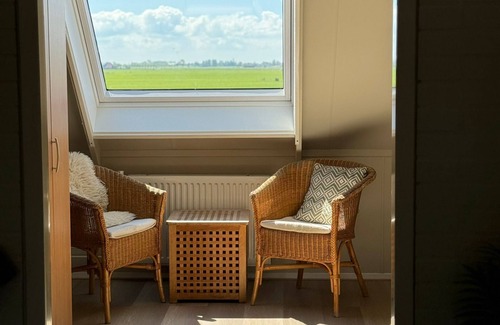 Hemelum House | Family-Friendly Holiday Home with Jetty and Hot Tub