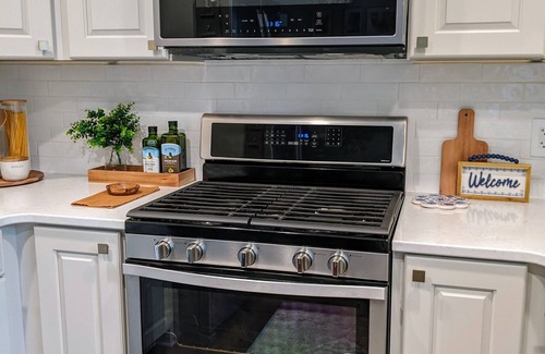 Springfield House | Idyllic Family Retreat Near Bike Trails and Quiet Parks