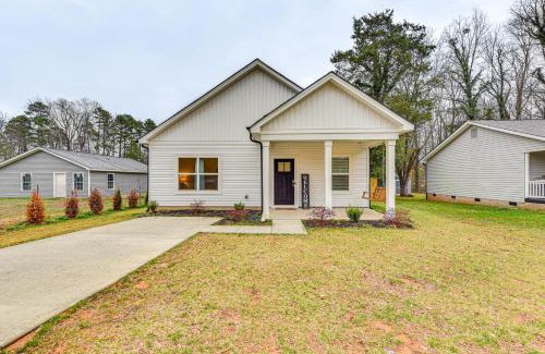 Charlotte House | Family-Friendly Retreat Just 5 Miles from UNC Charlotte!