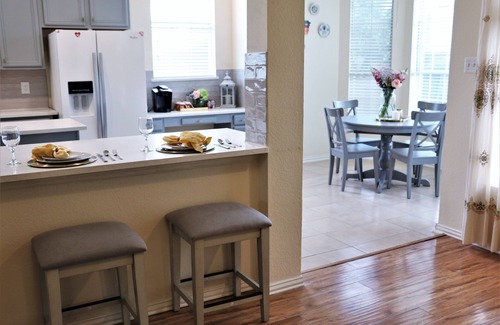 Plano House | Family-Friendly Retreat with Ocean View and Prime Location