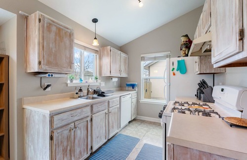 Buckingham Estates House | Family Friendly Home in South Austin
