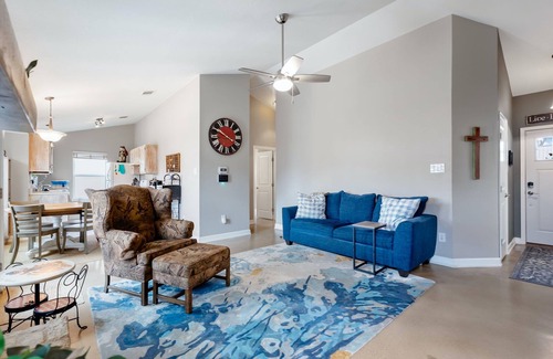 Buckingham Estates House | Family Friendly Home in South Austin