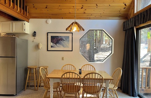 Truckee House | Family Retreat Surrounded by Pines Near National Forest