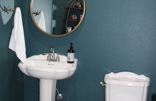 Yosemite Lakes House | Family friendly home with lots of outdoor space, jacuzzi, bbq grill.