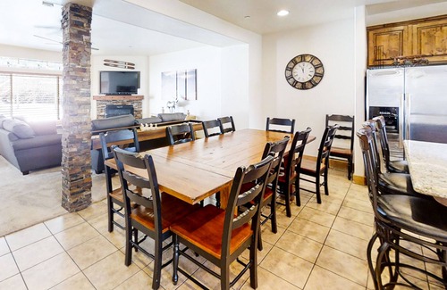 Bear Hollow Village House | Family-Friendly Retreat with Hot Tub, Pool & WiFi Access