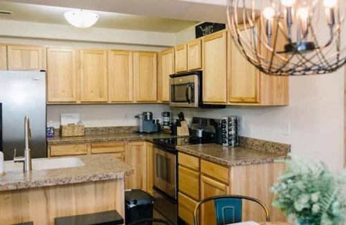 Helena House | Inviting Family Haven with Trails, Play Room & Hot Tub