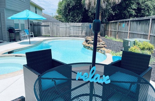 Atascocita House | Family-friendly home with beautiful pool and spa