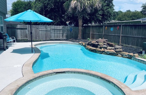 Atascocita House | Family-friendly home with beautiful pool and spa