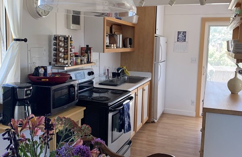 Bolinas House | Ideal Family Retreat Steps from the Beach, Child Friendly!