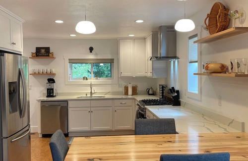 Durango House | Family-Friendly Retreat Near Downtown with Pool & Breakfast