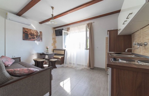 Klis House | Family-Friendly Retreat with Pool in Veliki Bročanac, Zagora
