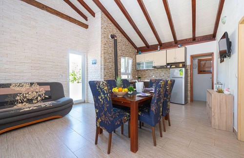 Tkon House | Family-Friendly Retreat with Pool in Cove Triluke, Pašman