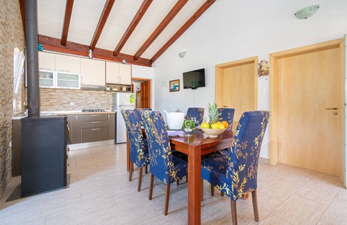 Tkon House | Family-Friendly Retreat with Pool in Cove Triluke, Pašman