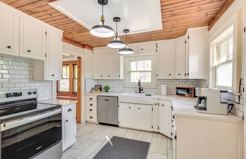 Independence House | Family-Friendly Independence Home: 5 Mi to Stadium