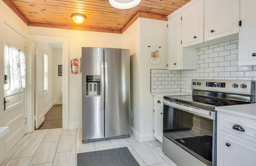 Independence House | Family-Friendly Independence Home: 5 Mi to Stadium