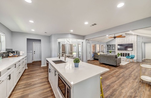 Northeast Carrollton House | Family Friendly, King bed, Close to Highways, Games, Foosball, Grill