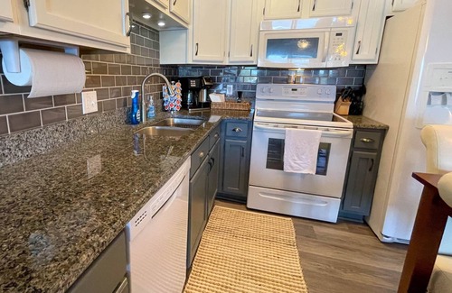 Osage Beach Apartment | Family-Friendly Lakefront Condo with Pool and Great Views