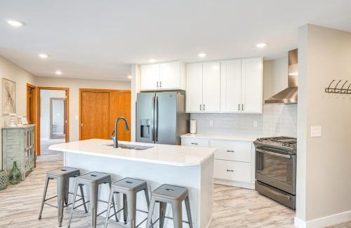 Yankton House | Family-Friendly Lakeview Cottage with Deck and Scenic Views