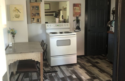 Laurium House | Ideal Family Retreat Near Ski Hills with Spa & Breakfast