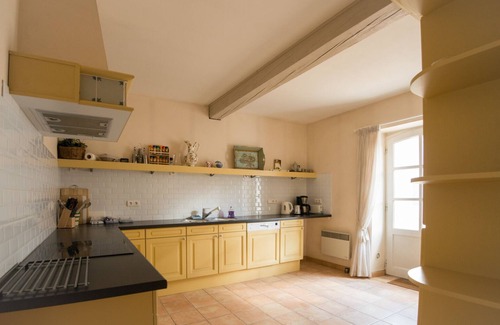 Moussoulens House | Family-Friendly Retreat in Carcassonne with Pool & Ocean View