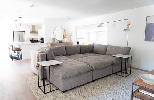 Oak View House | Family-Friendly Modern Home Steps from Downtown & Trails