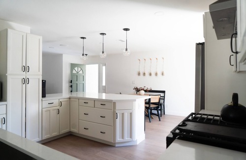 Oak View House | Family-Friendly Modern Home Steps from Downtown & Trails