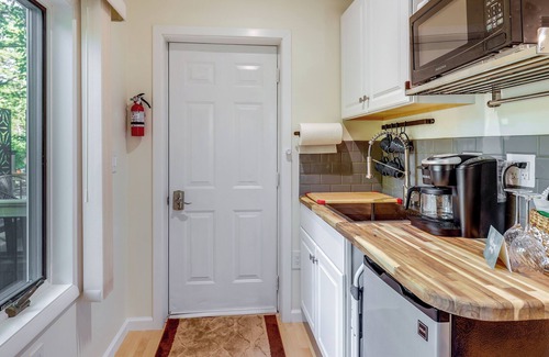 Newfield Apartment | Family-Friendly Studio with Deck, 10/10 Guest Rated!
