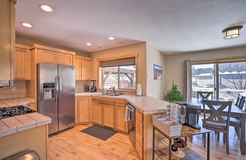 Boyd Acres House | Family-Friendly Oregon Retreat with Yard and Pet Amenities