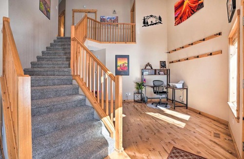 Boyd Acres House | Family-Friendly Oregon Retreat with Yard and Pet Amenities